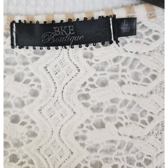 BKE Boutique~Woman Size L~White Crochet Lace Antique Open Front Vest Fringe Boho - Picture 3 of 14